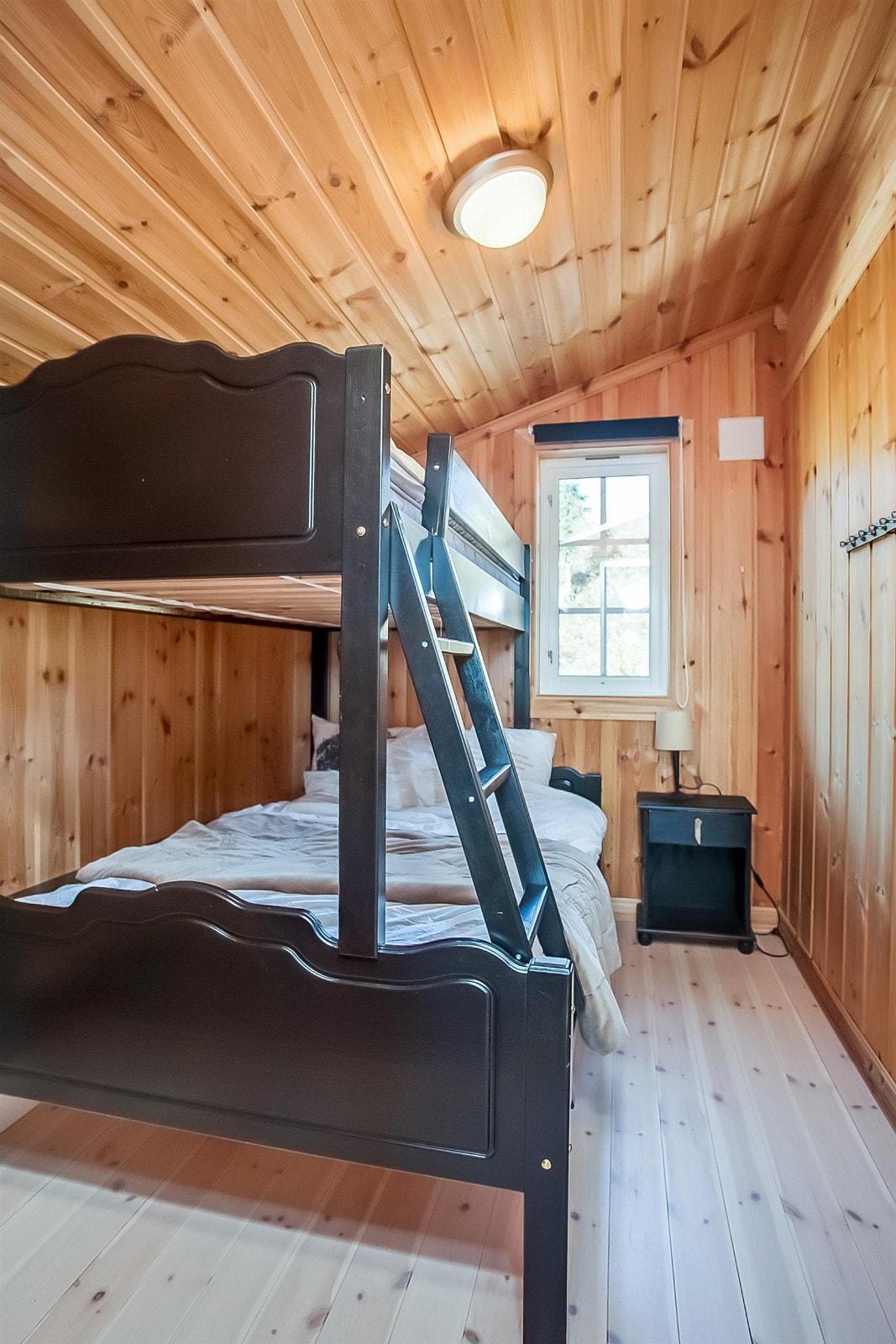 2 like soverom i 2 etasje. Galleribilde