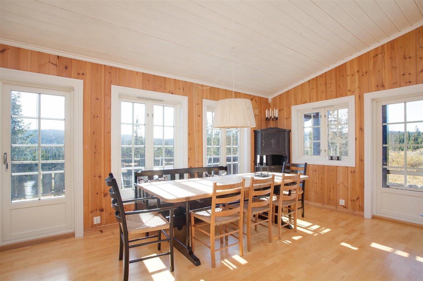 Spiseplassen. Galleribilde