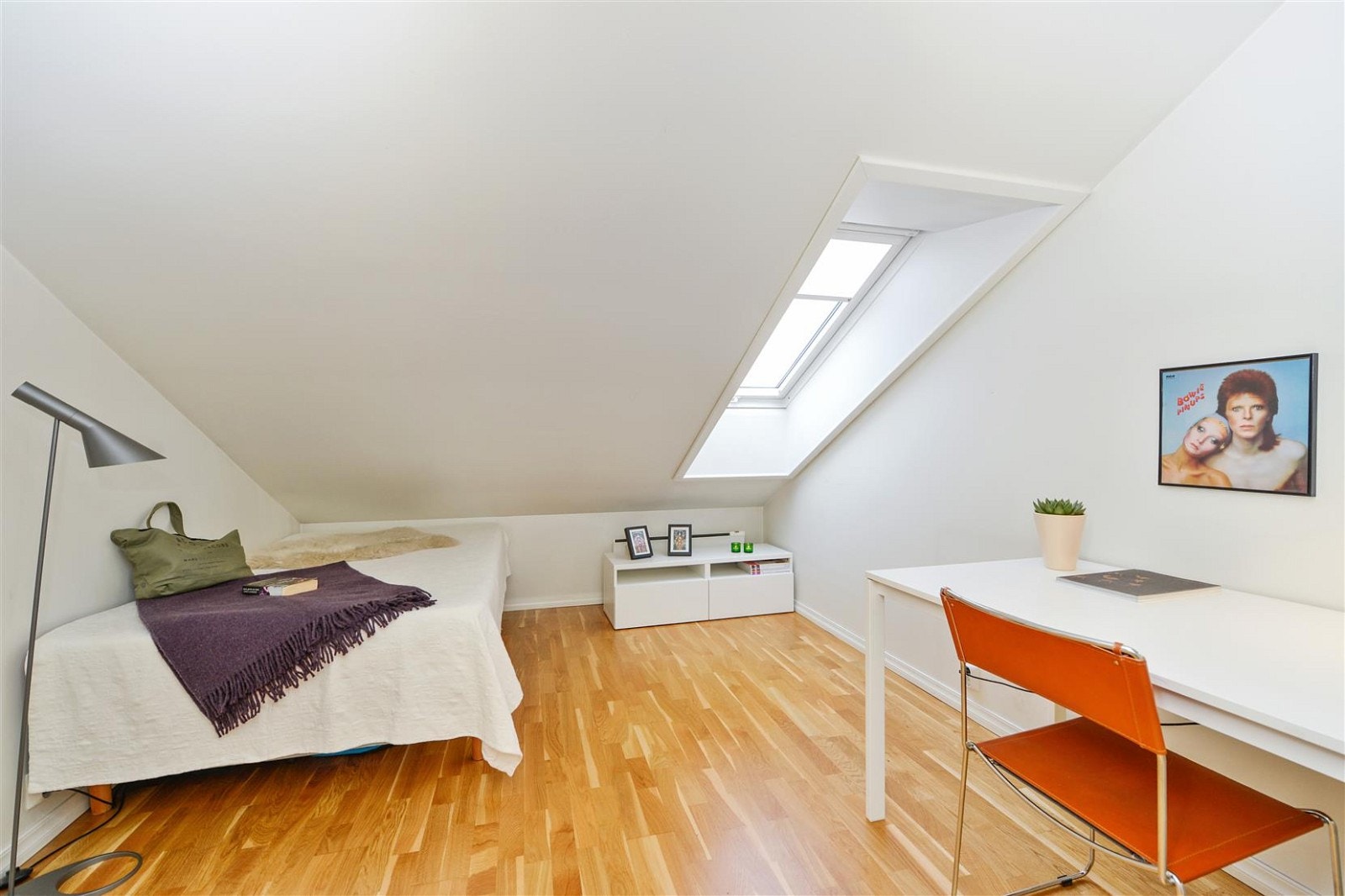 VELUX blendegardin på alle vinduene! Her bilde av soverom to. Galleribilde