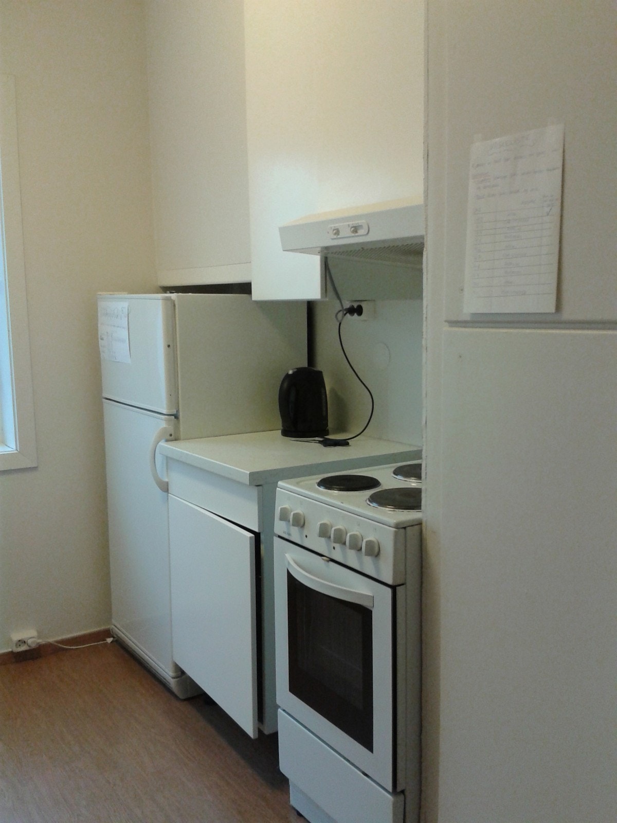 Kjøleskap, fryser og komfyr Galleribilde