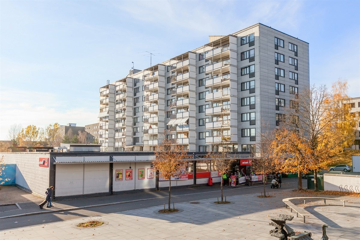 Setra borettslag ligger sentralt på Hovseter med Rimibutikk i nabobygget og kort vei til off. kommunikasjon og flotte rekreasjonsområder Galleribilde