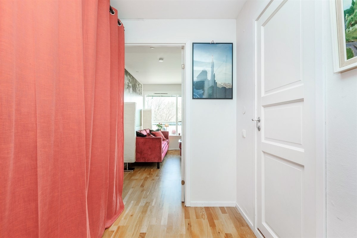 Entrè med god oppbevaringsplass Galleribilde