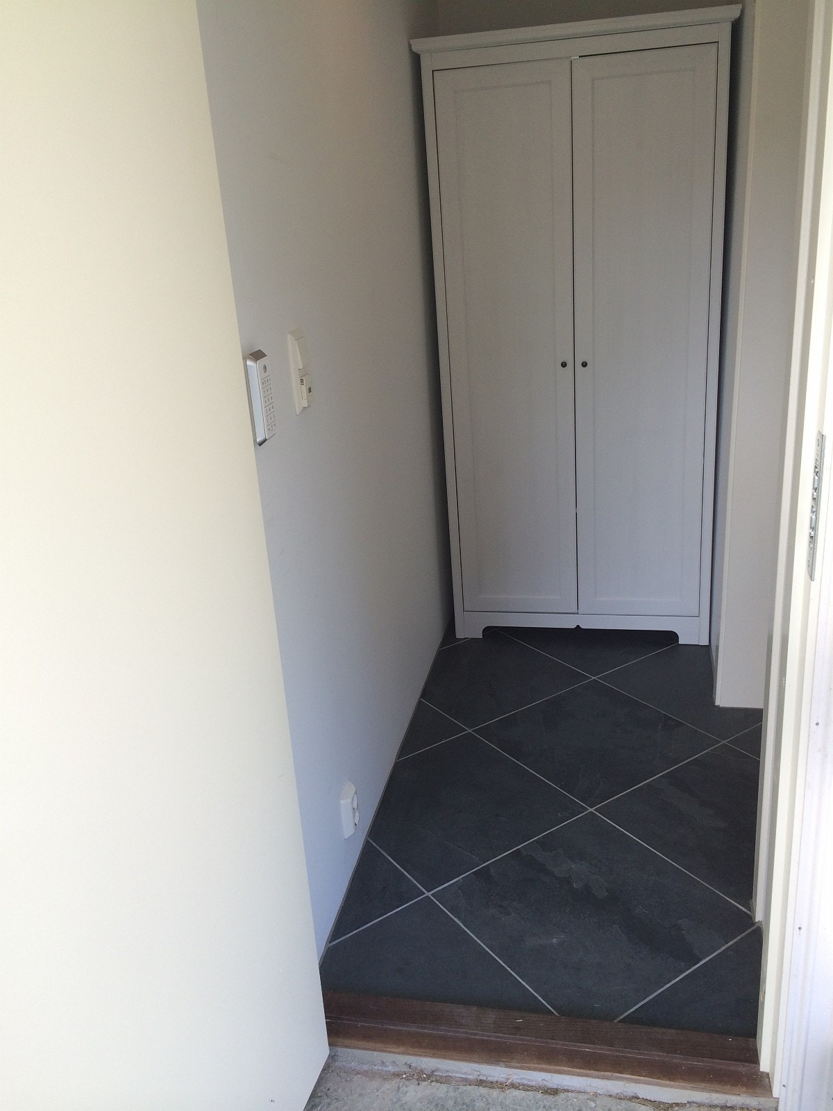 Entre med skap Galleribilde