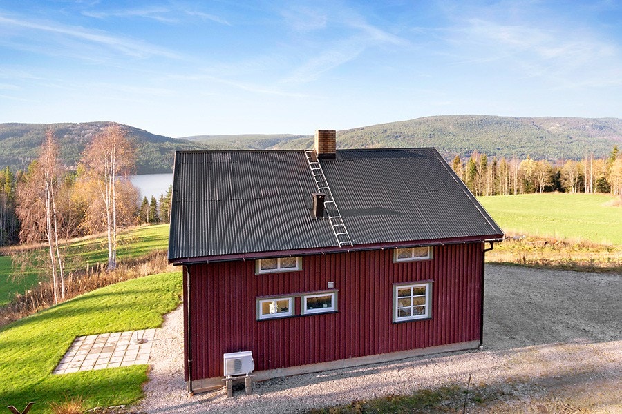 Fasade med utsikt mot Storsjøen Galleribilde