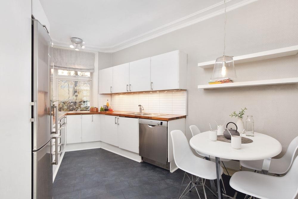 Stilrent og attraktivt kjøkken med innredning fra 2009. Galleribilde