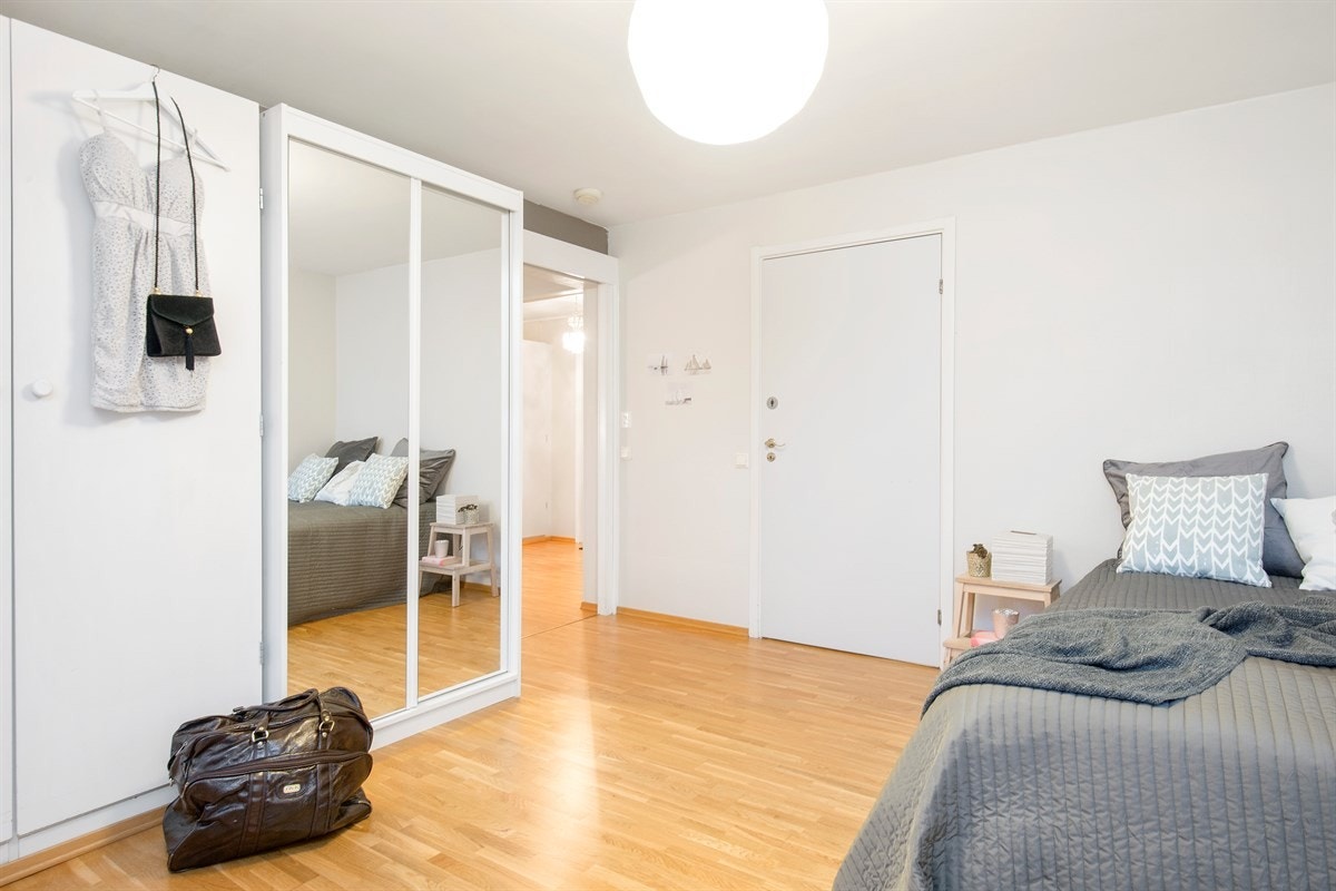 Flere garderobeskap på soverom Galleribilde