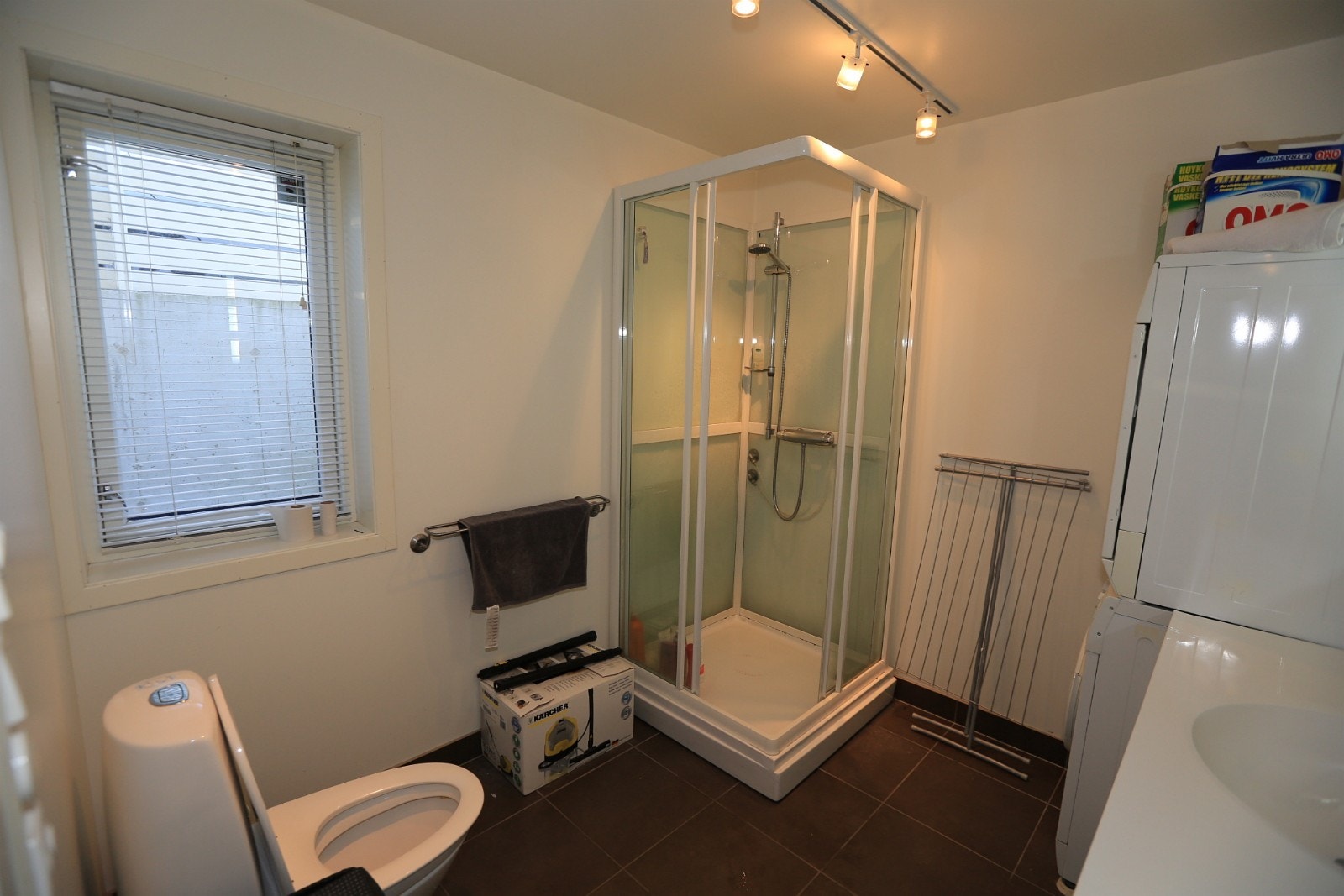 Bad, wc, dusj og vaskerom i ett. Galleribilde