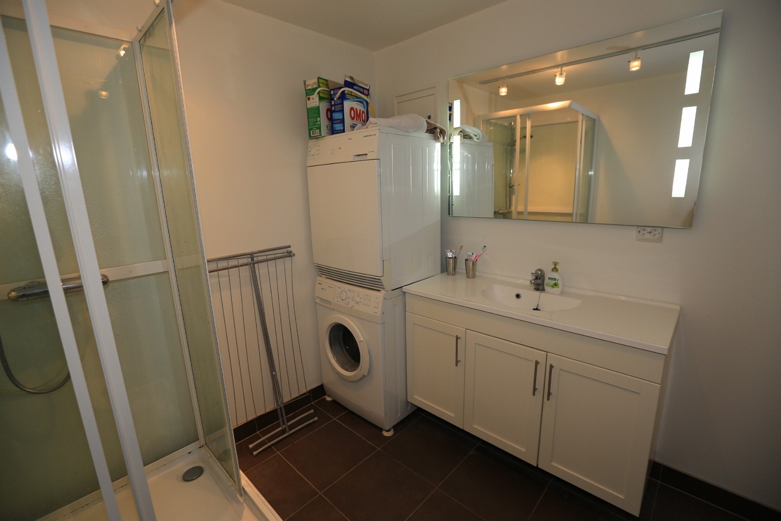 Bad, wc, dusj og vaskerom i ett Galleribilde