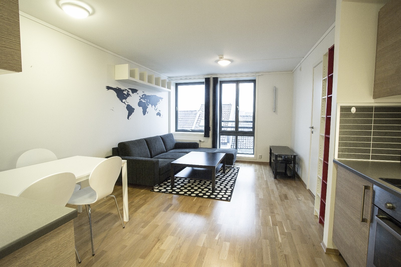 Stue med åpen kjøkkenløsning. Galleribilde