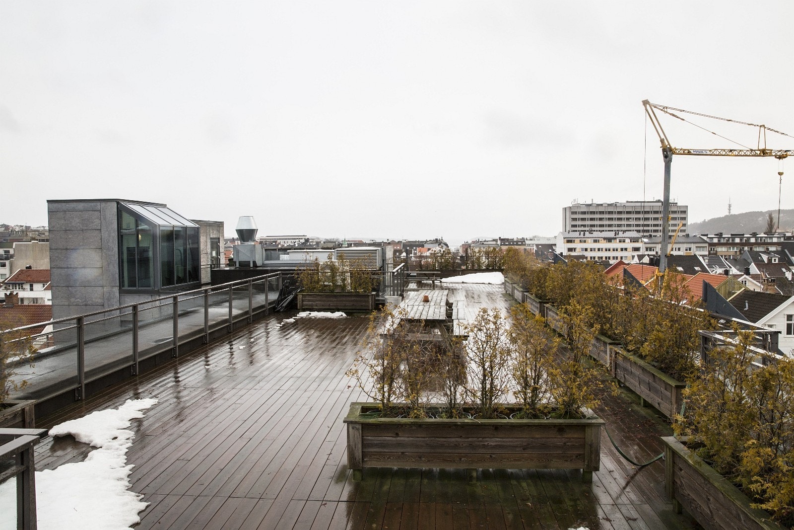 Stor terasse som er åpen for byggets beboere. Sør-øst. Galleribilde