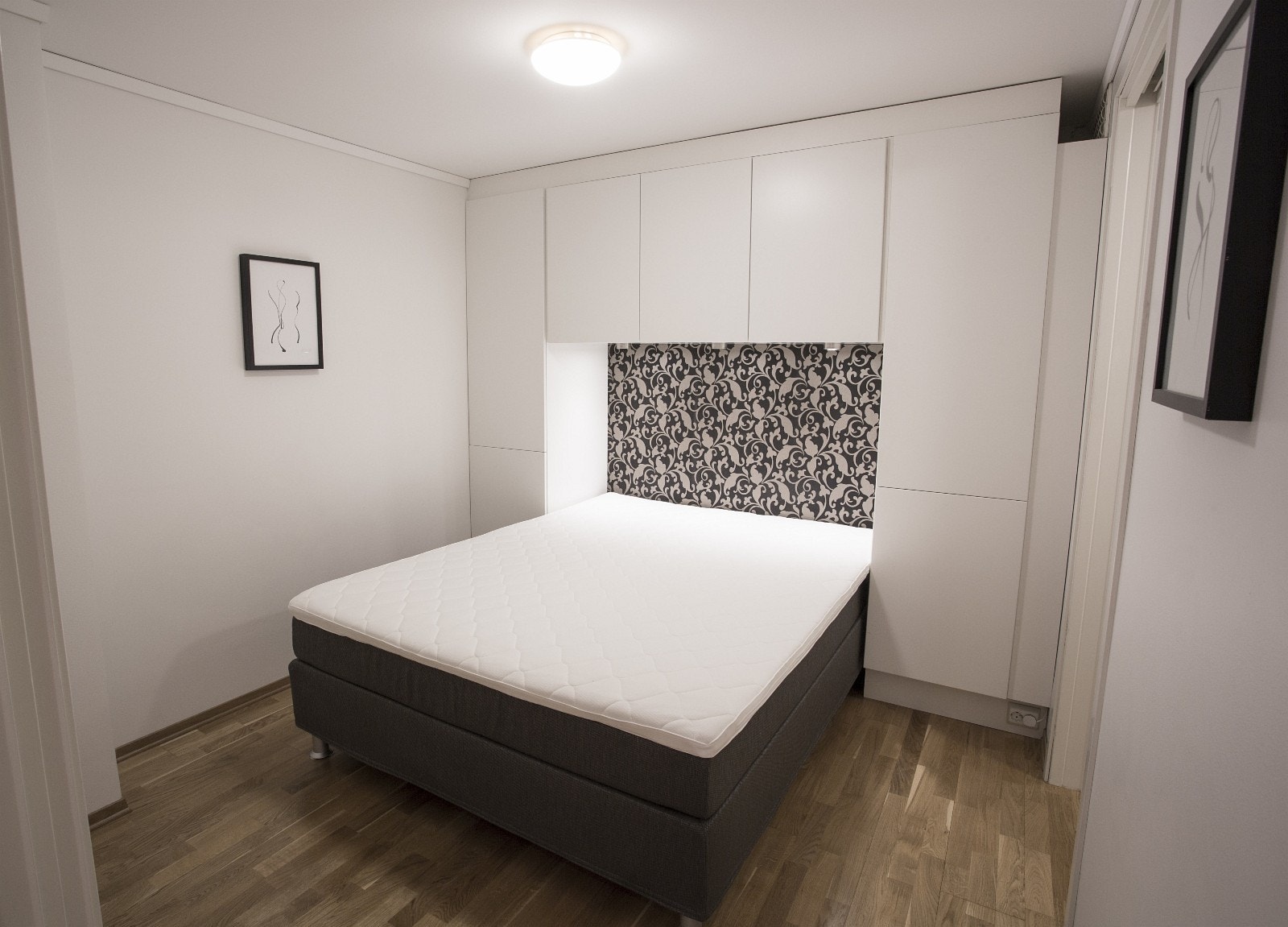 Soverom med mye oppbevaringsplass. Galleribilde