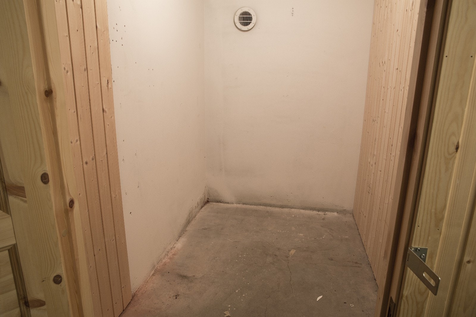 Stor bod med lås. Galleribilde