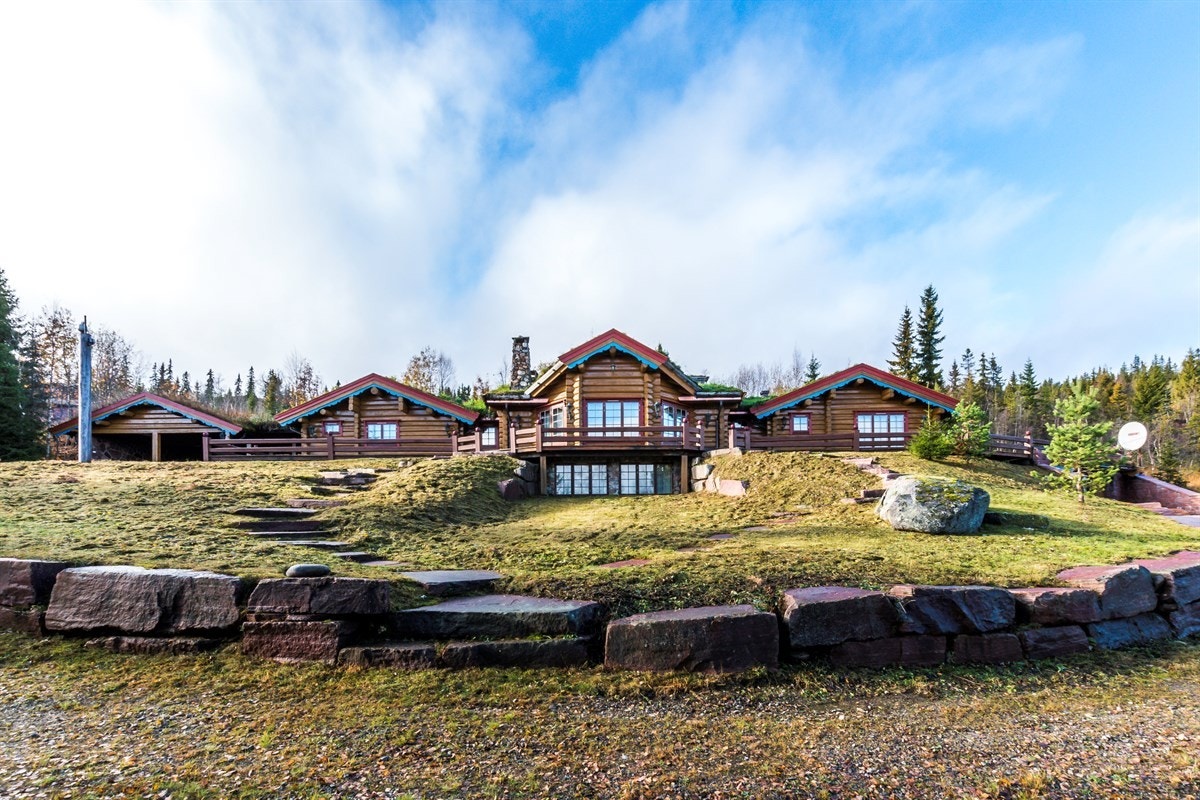 Man kan enkelt ta seg ned på ski til alpinanlegget, samt at det er kort avstand til langrennsløypene i Trysilfjellet --> Her er det ski-inn/ski-ut Galleribilde