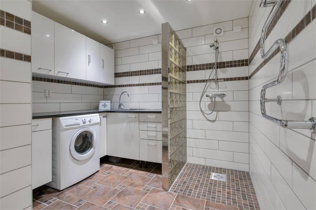 Pratisk bad og vaskerom. Galleribilde