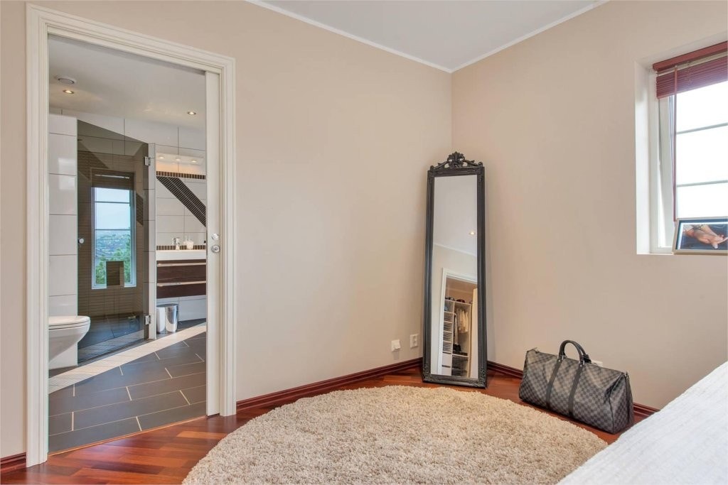 Inngang direkte til bad fra soverom Galleribilde