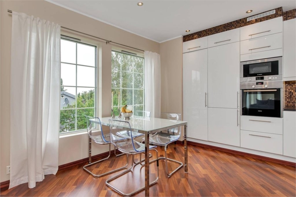 Spiseplass på kjøkken Galleribilde