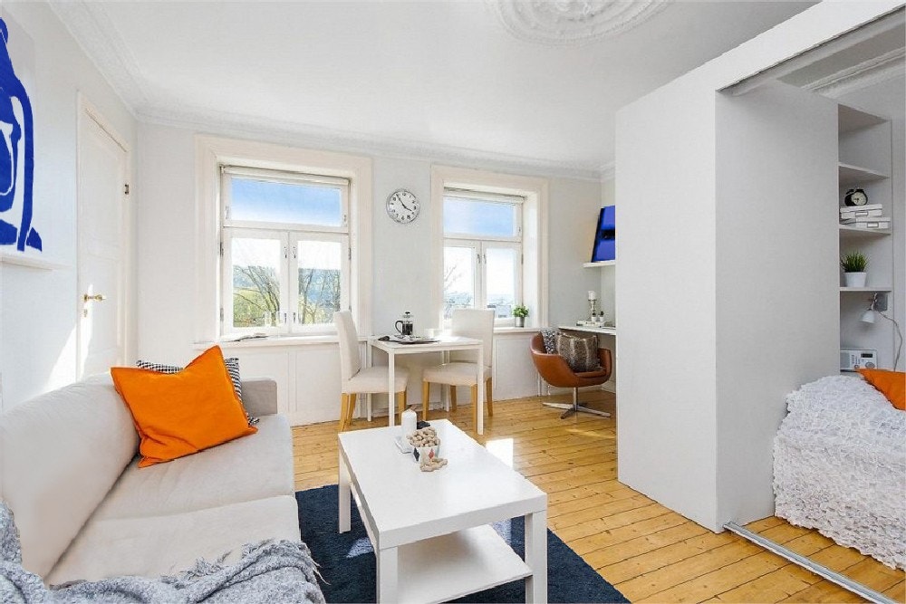 Lys og trivelig stue med fantastisk utsikt. Galleribilde