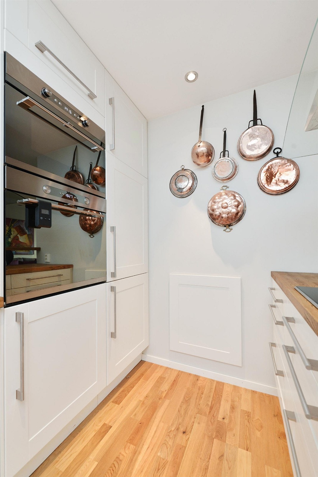 Lagringsluke på kjøkkenet med oppbevaringsplass Galleribilde