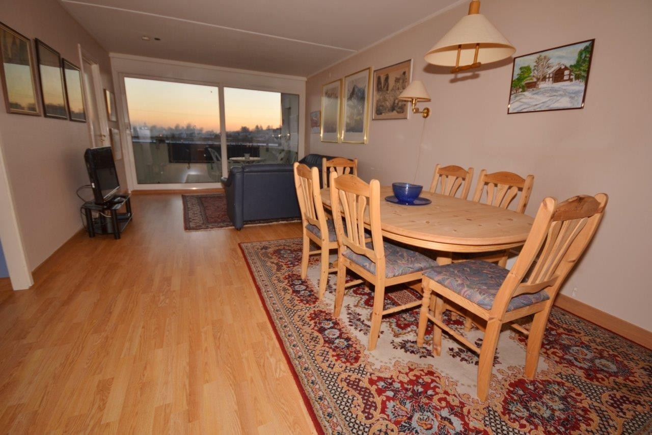 Stue/spisestue i åpen løsning Galleribilde