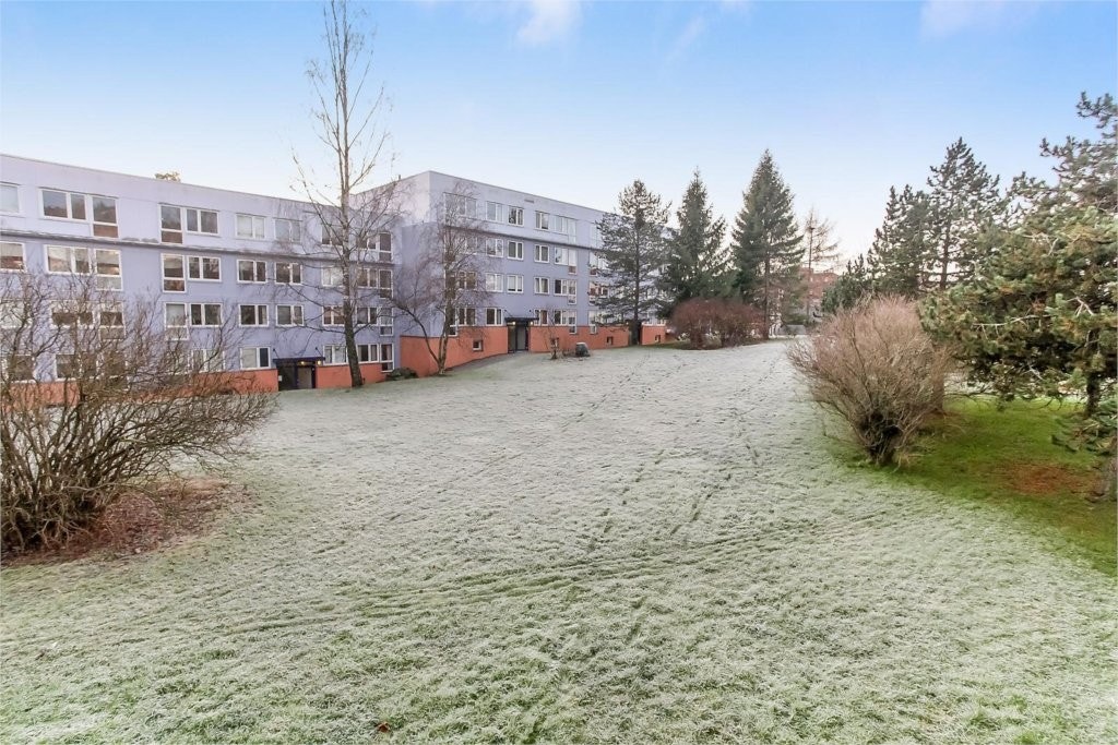 Leiligheten har umiddelbar nærhet til flotte tur- og rekreasjonsområder, både sommer og vinter. Galleribilde