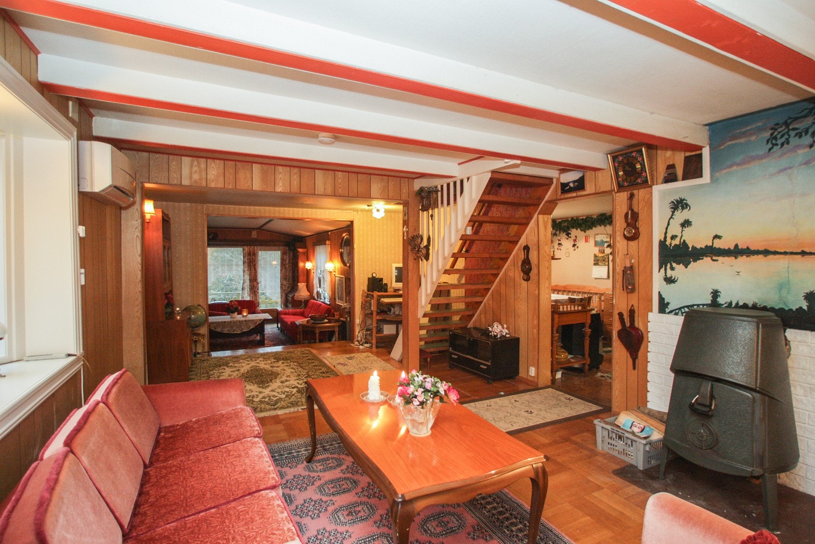 God plass til sofa og bord, kan alternativt brukes som spisestue. Galleribilde