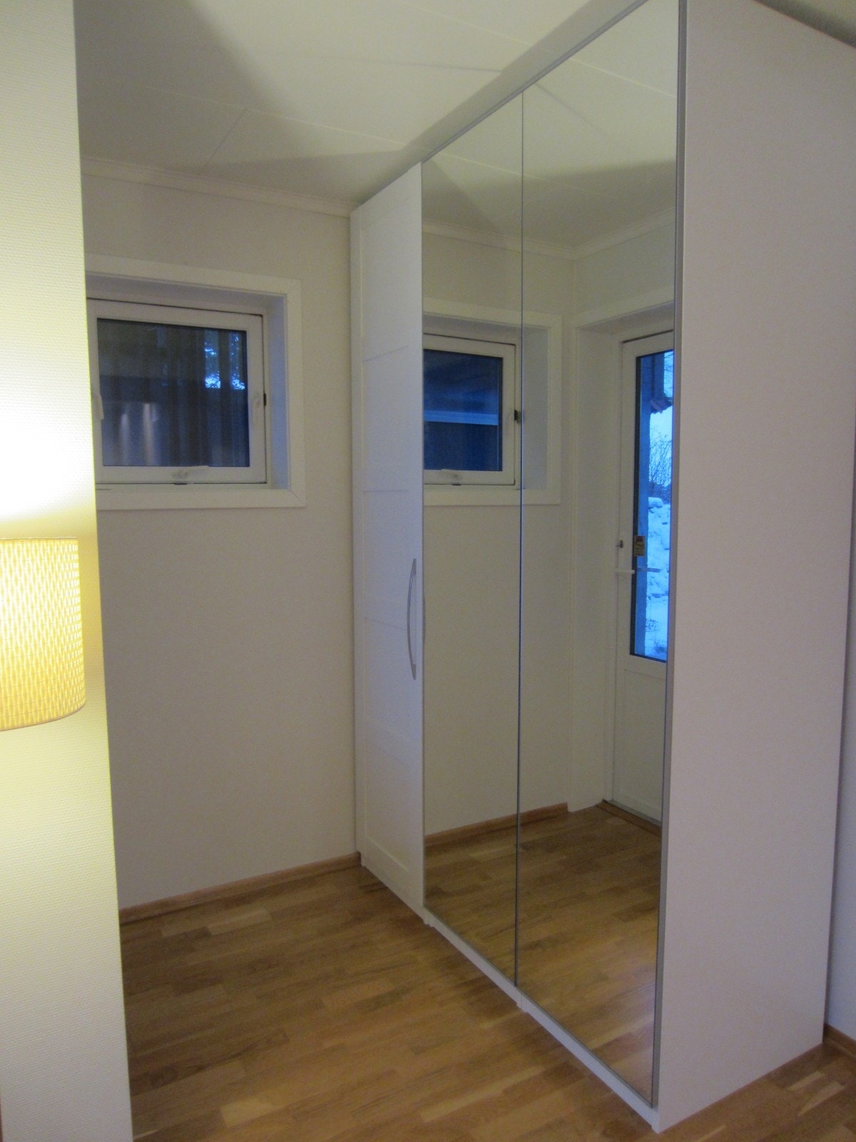 Inngangsparti / garderobe (før kjøleskapet ble satt inn) Galleribilde