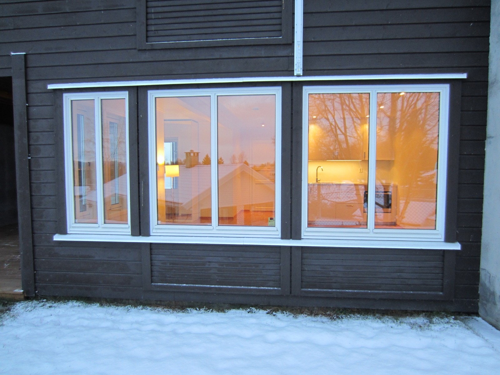 Store vinduer som slipper inn mye lys Galleribilde