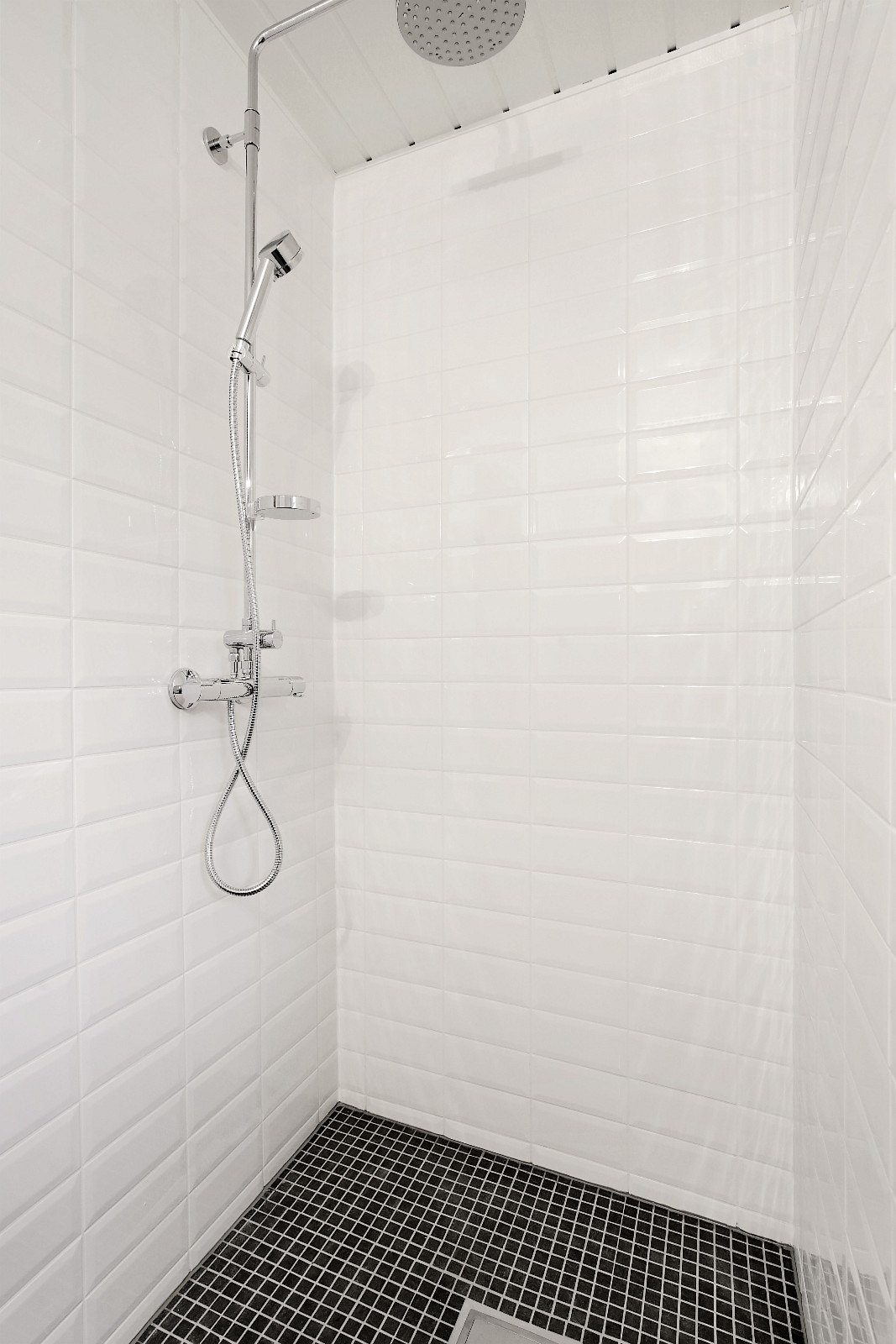 Dusjnisje bad i 1. Etasje. Galleribilde