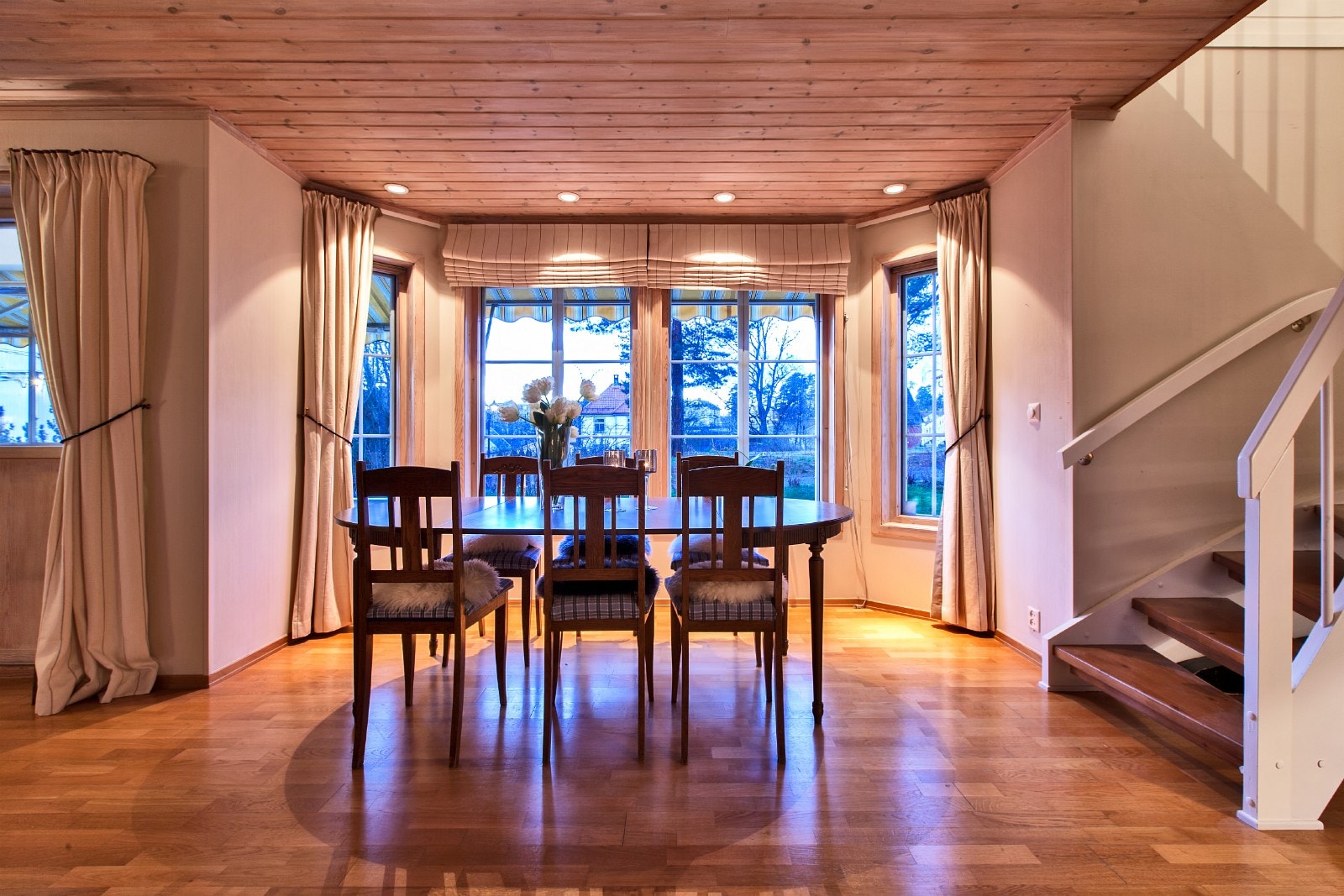 Spisestue. Galleribilde