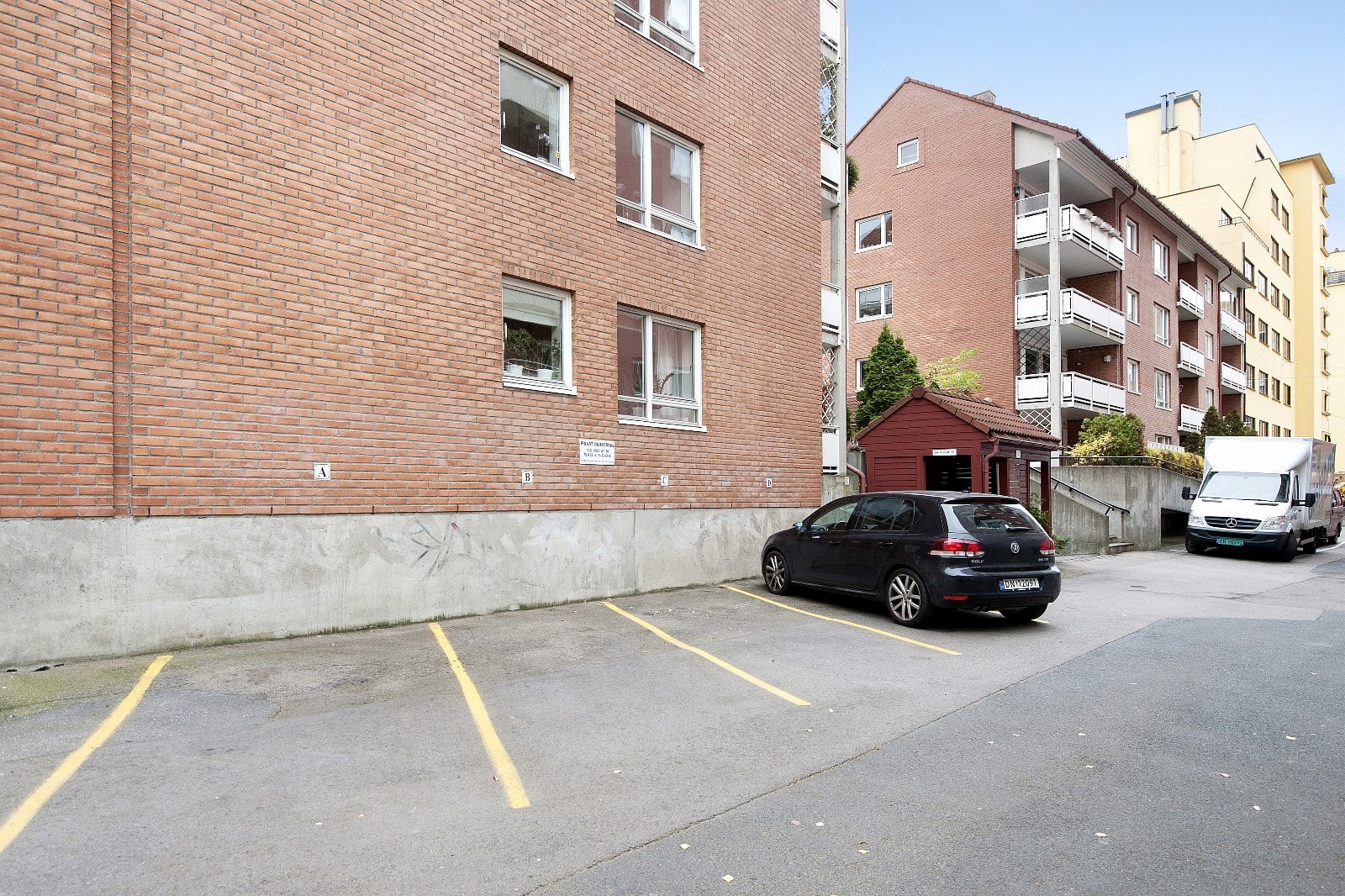 Boligsameiet har fem P-plasser. Fire leies ut og én er gjesteparkering Galleribilde
