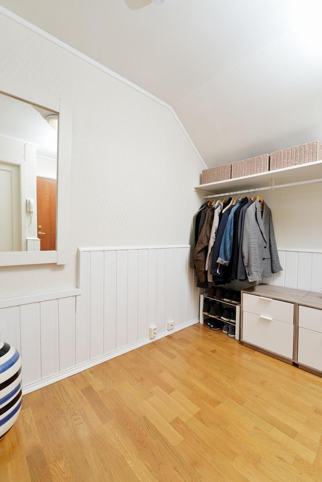 God plass til tøyoppheng Galleribilde