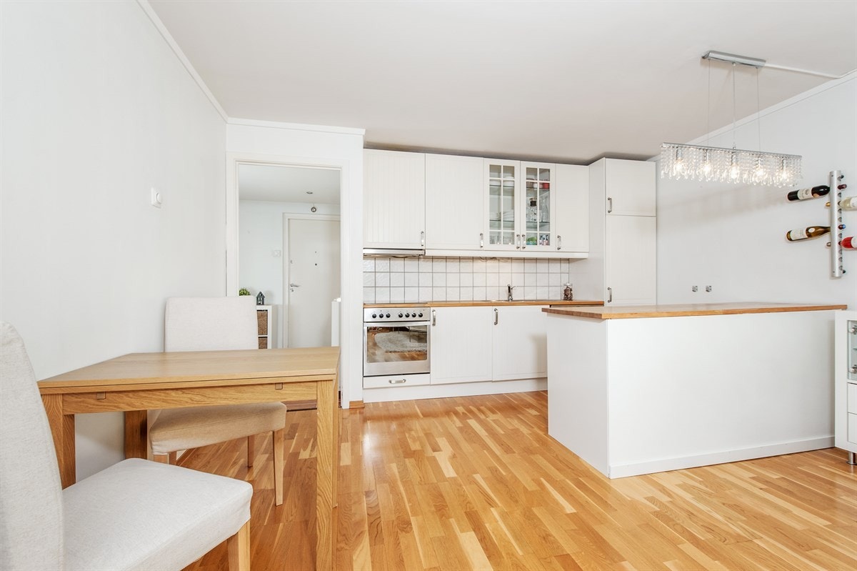 Stuen har også plass til spisebord Galleribilde