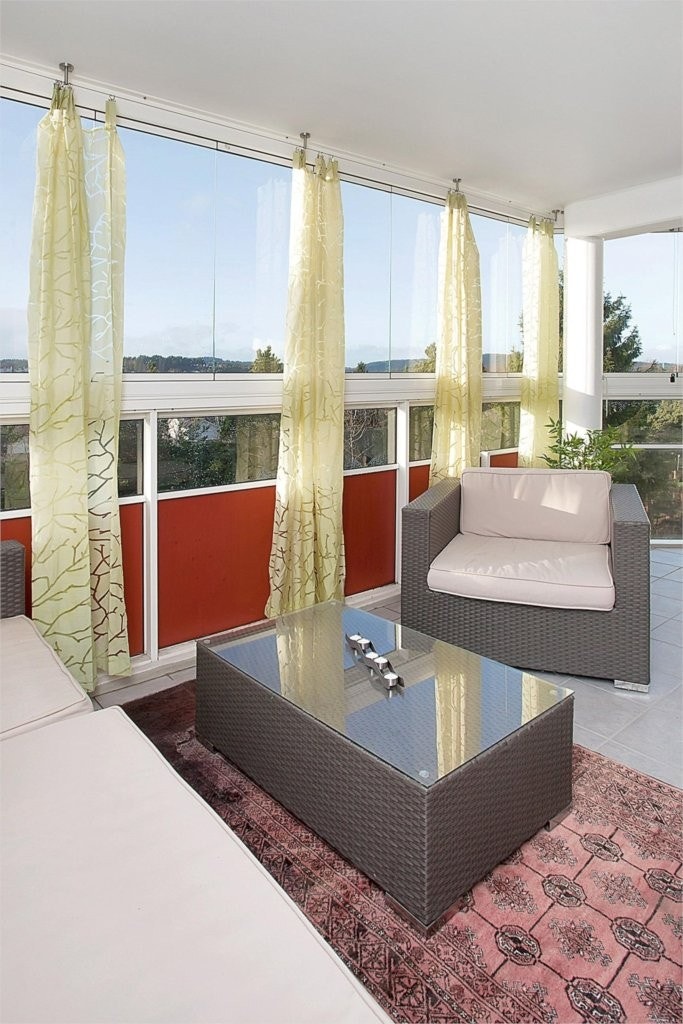 Del av stor innglasset balkong - helt usjenert og uten innsyn Galleribilde