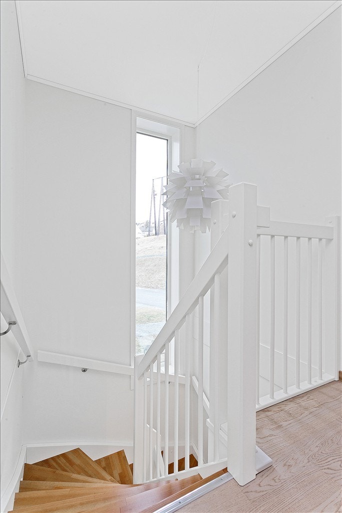 Trappegang med vindu som gir meget flott og naturlig lysforhold Galleribilde