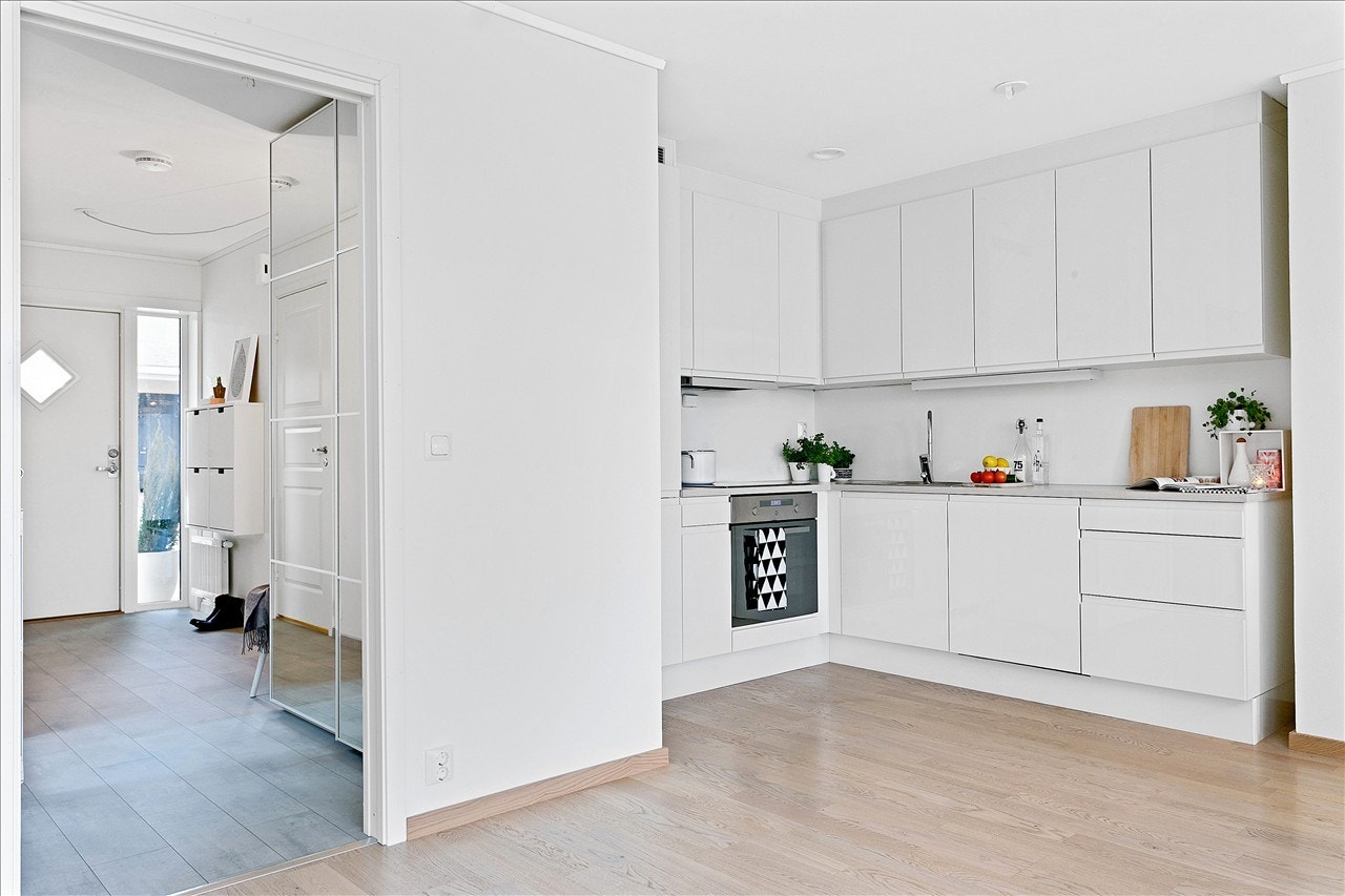 Kjøkken med integrerte hvitevarer Galleribilde