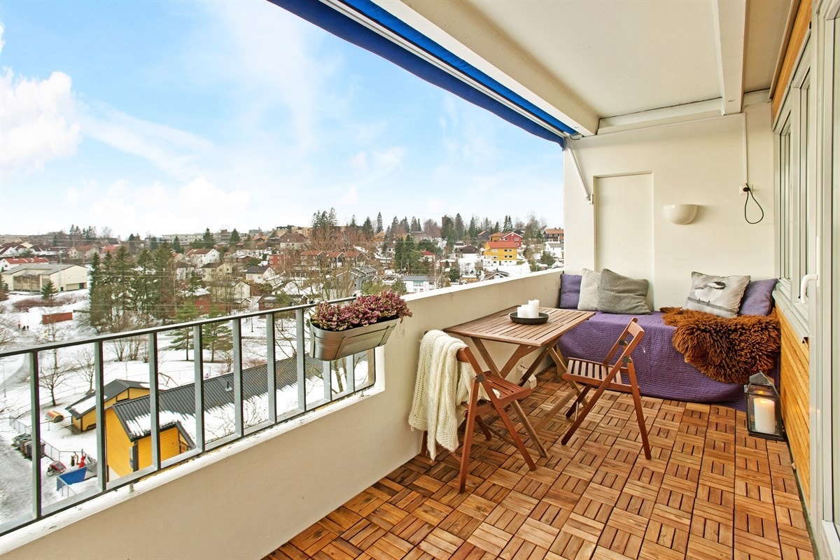Solrik skjermet balkong med nydelig fritt utsyn! Galleribilde
