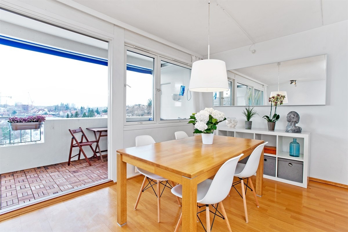 Flott spiseplass med direkte utg. balkong Galleribilde