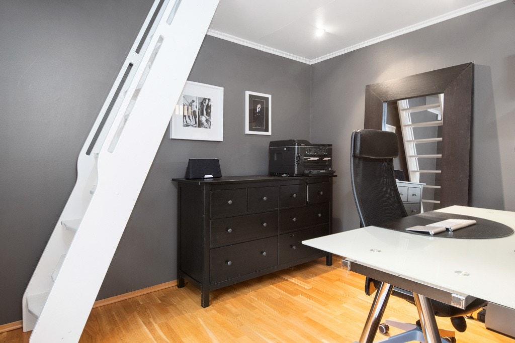 Soverom nummer to benyttes i dag som kontor. Galleribilde