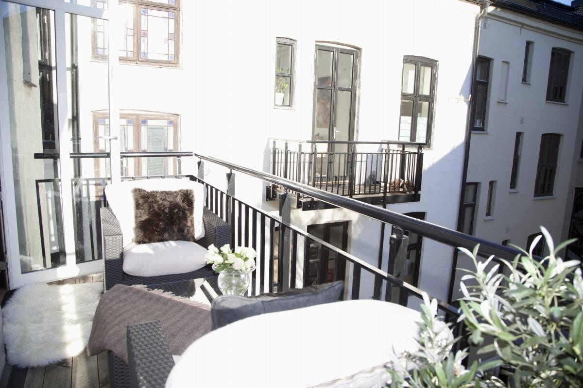 Solrik balkong. Galleribilde