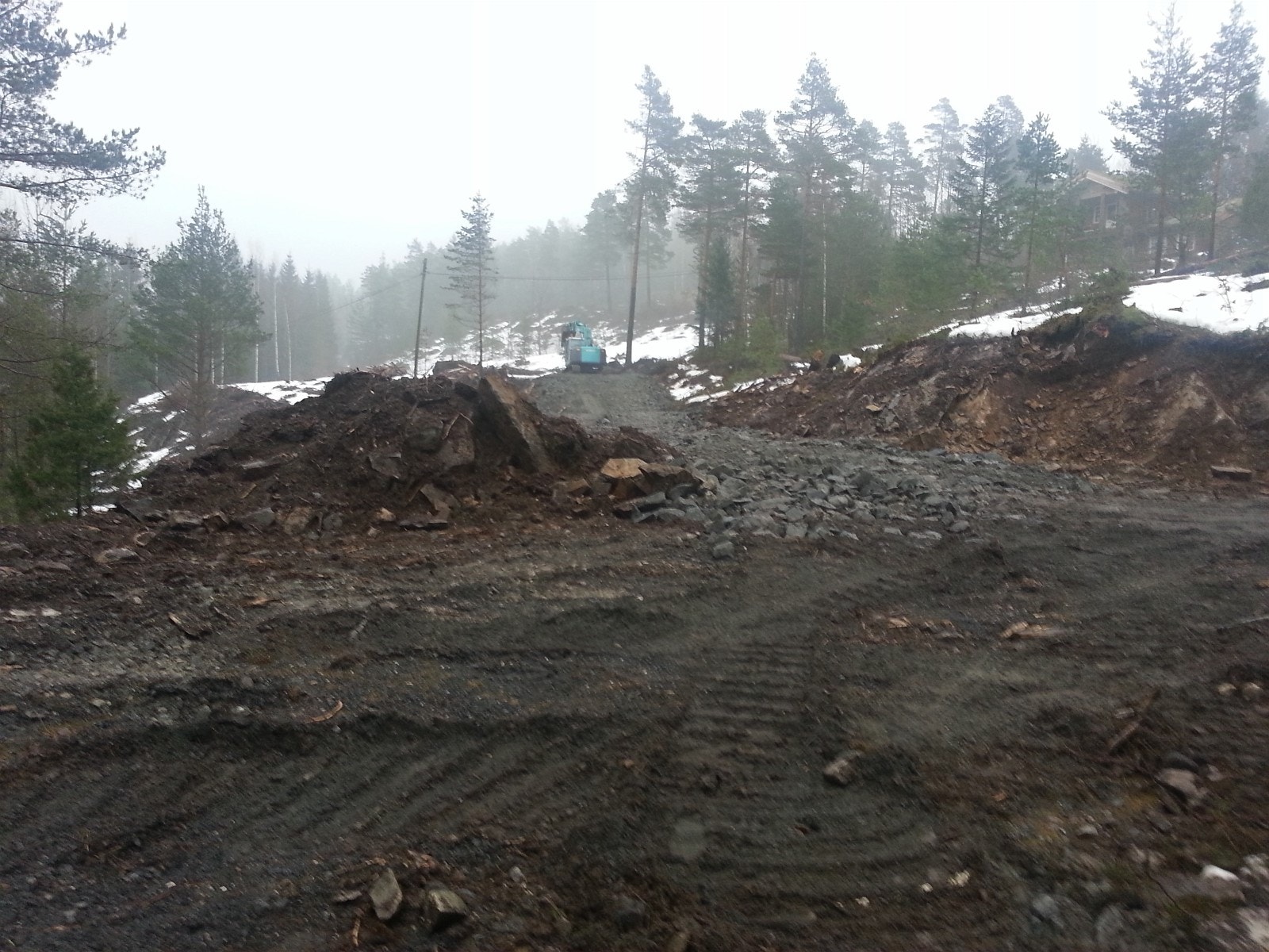 Videre utbygging av veg/infrastruktur. Bilde tatt en grå vinterdag nå i 2014. Bygging av infrastruktur vil gå kontinuerlig, og bygging av hytter igangsettes i disse dager. Galleribilde