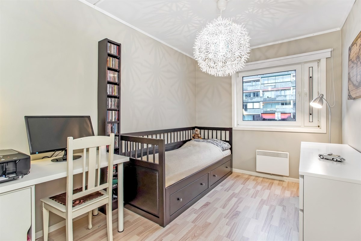 Soverom nr. 2. Passer fint som barnerom, evt. kontor/gjesterom Galleribilde