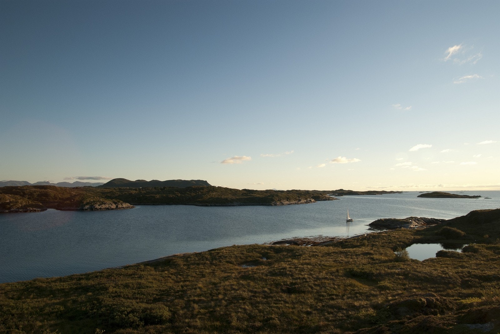 Utsikt fra Krøtterøya mot Gulberget Galleribilde