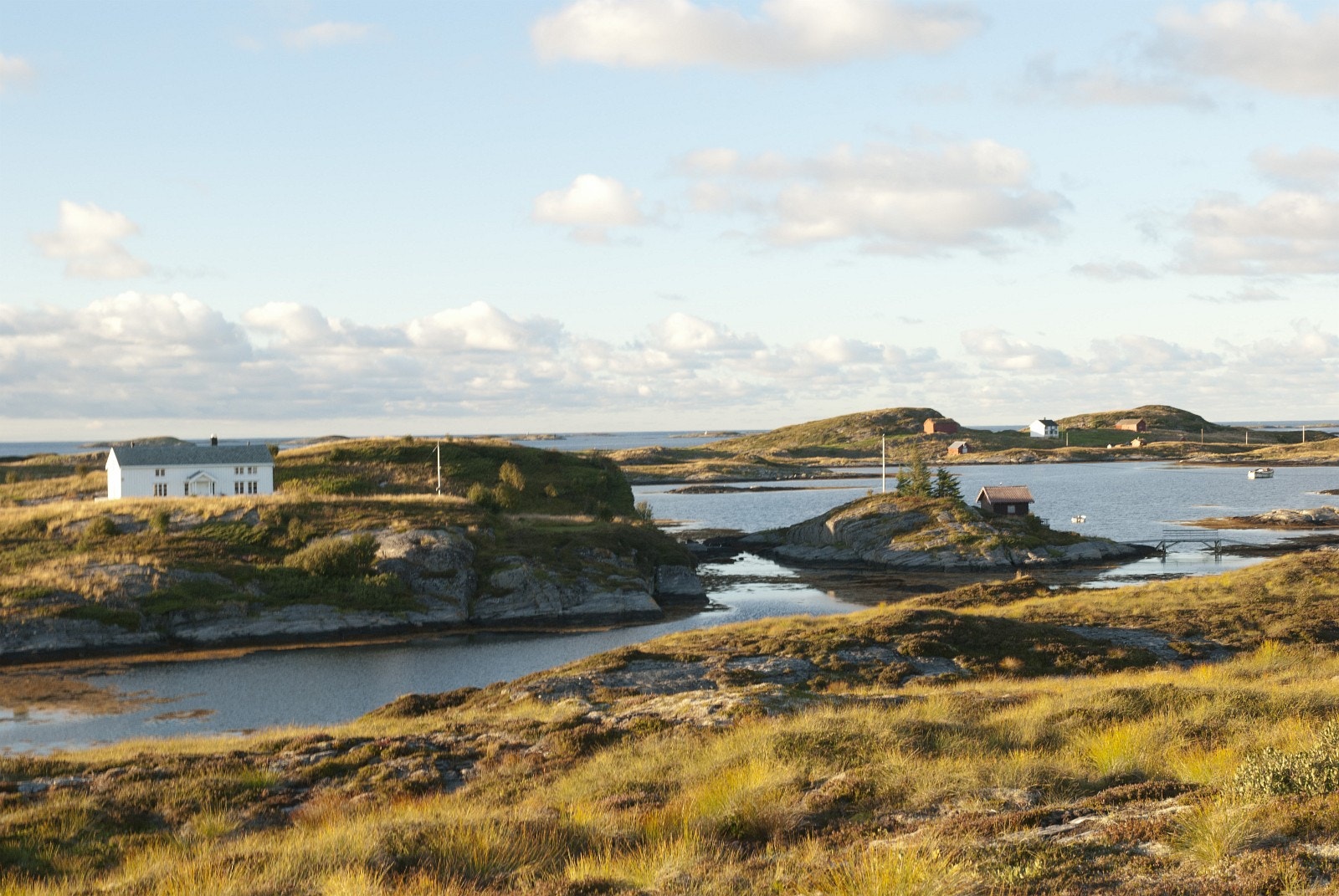 Utsikt fra Krøtterøya mot Skutholmen Galleribilde