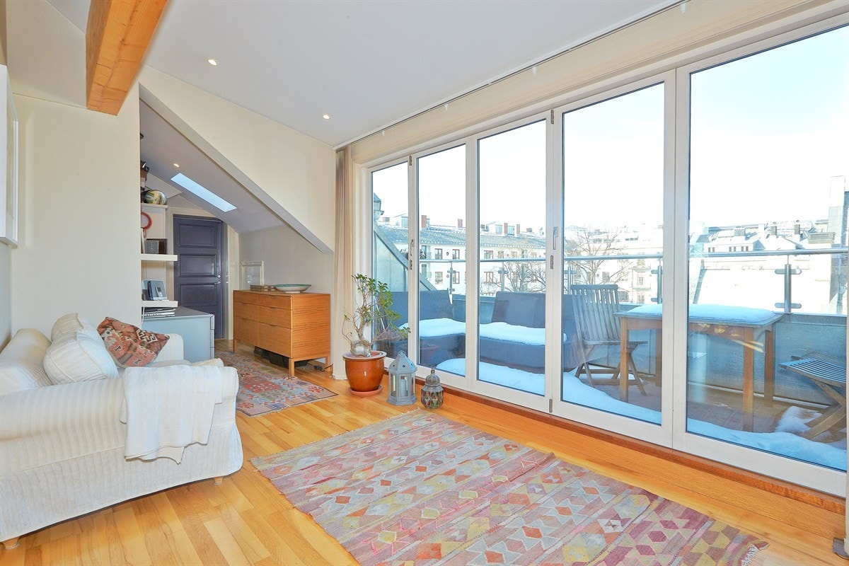 Stue med utgang til terrasse Galleribilde