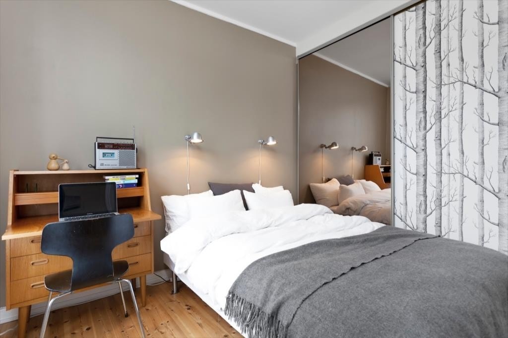 Skyvedørsgarderobe på soverom Galleribilde