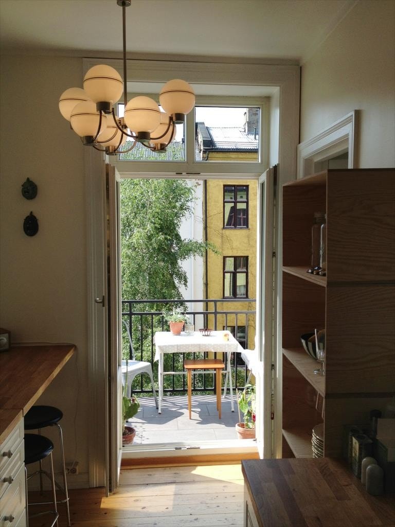 Kjøkken med utgang til balkong Galleribilde