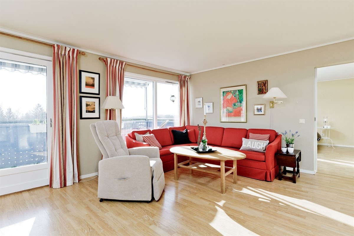 Godt med plass til sofa og spisebord Galleribilde