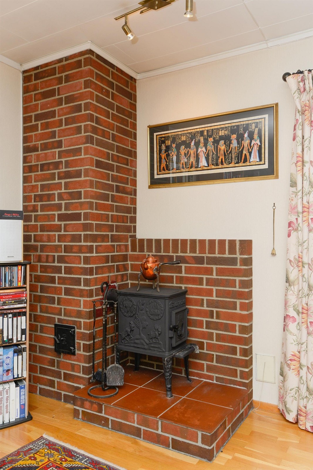 Peisovn i stue varmer godt på kalde vinterdager. Galleribilde