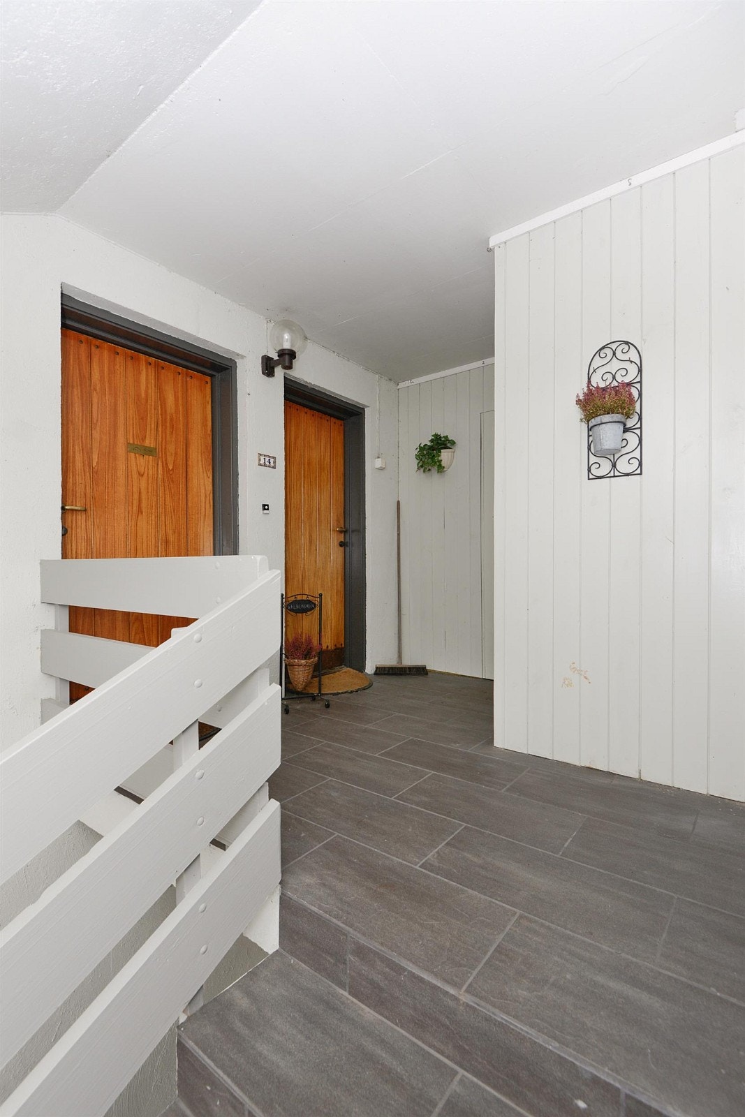 Lyst og innbydende inngangsparti. Galleribilde