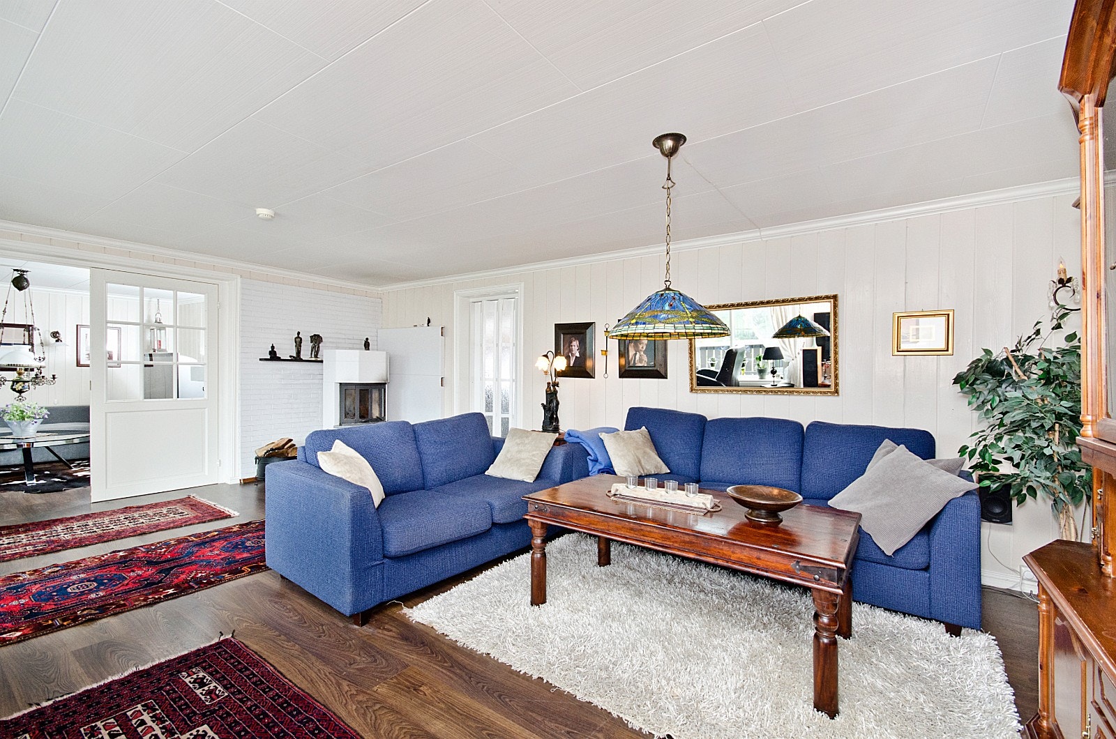 Romslig og tiltalende stue. Galleribilde